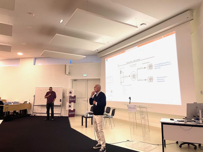 Échanges scientifiques dans l’auditorium de la Faculté de médecine Paris-Saclay.